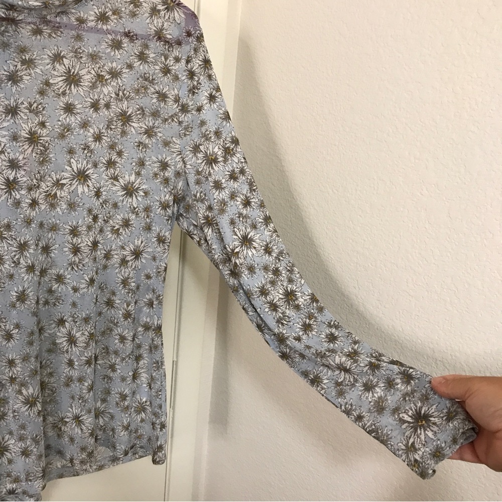 3/$15 Leyden sheer spandex blend blue floral long sleeve top - Picture 6 of 10